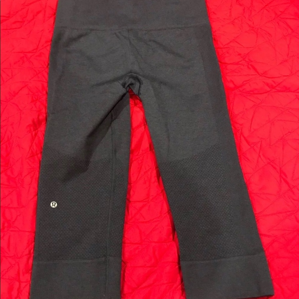 NWOT Lululemon ebb and flow crop II